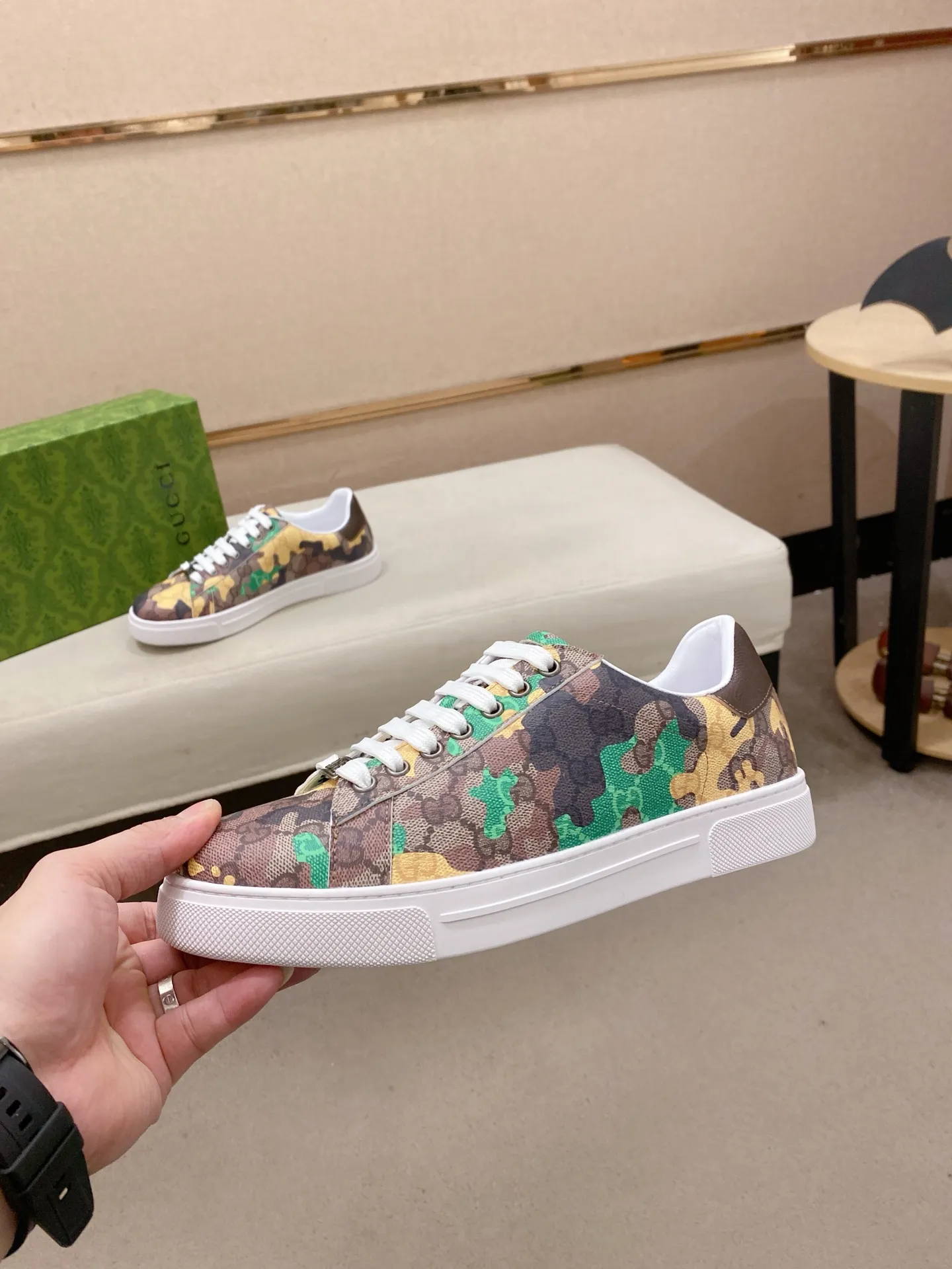 Ex-factory price 380💰【Gucci】Gucci men’s latest series of casual shoes! The official website is built 1:1. The upper is made of imported high-quality cowhide, and the lining is made of high-quality sheepskin, which is soft and comfortable. Picky selection of materials and exquisite workmanship give you the best enjoyment. Number of yards: 38-44 yards.